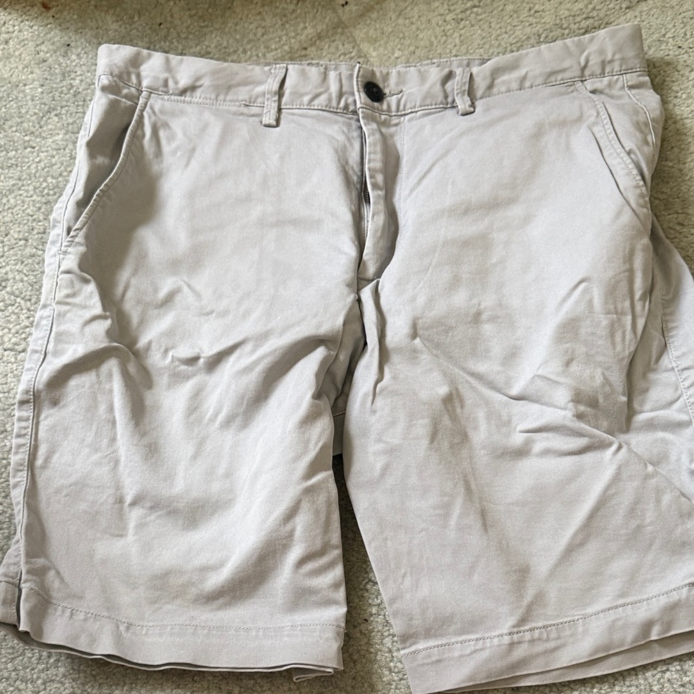 GAP Men's Light Tan Flat Front Shorts
